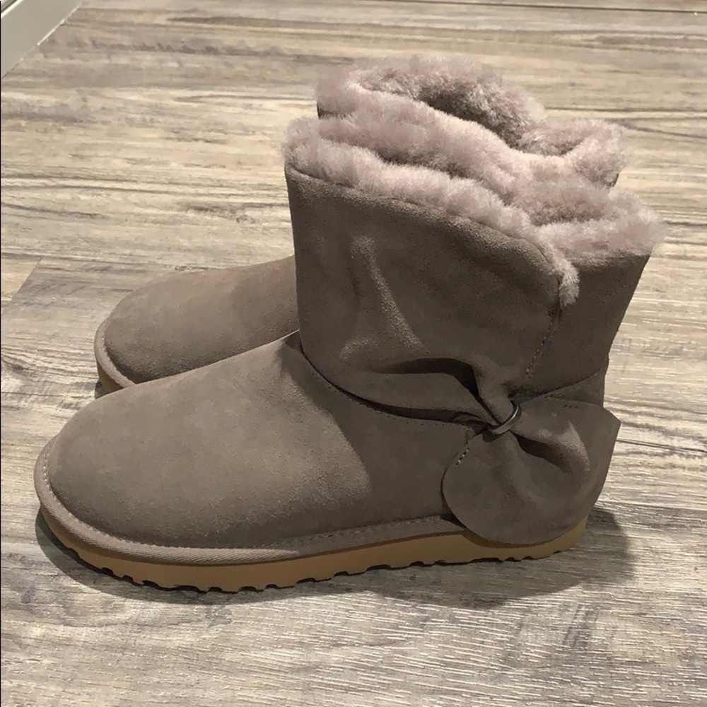 NIB UGG Classic Mini Twist Boots